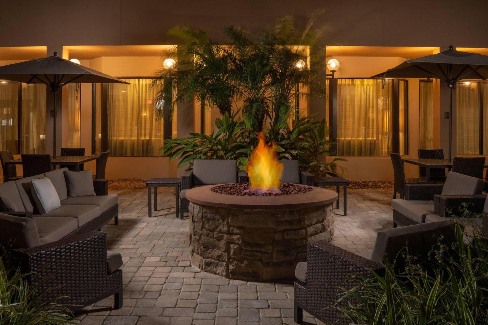 Courtyard By Marriott Jacksonville At The Mayo Clinic Campus/Beaches Exterior foto