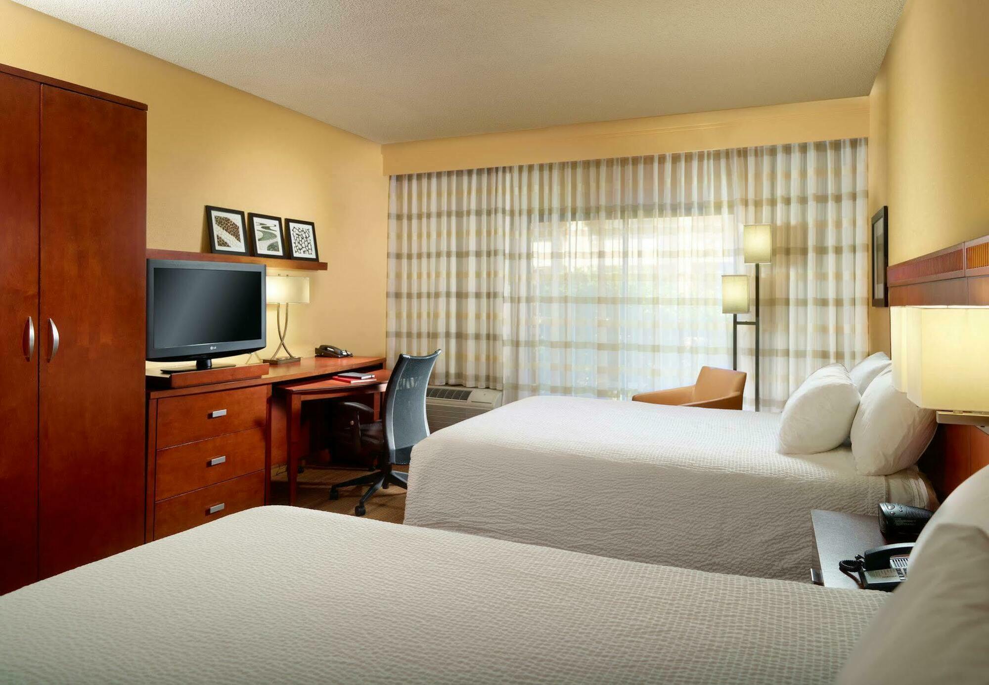 Courtyard By Marriott Jacksonville At The Mayo Clinic Campus/Beaches Exterior foto
